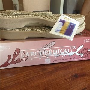 Arcopedico shoes. Brand new